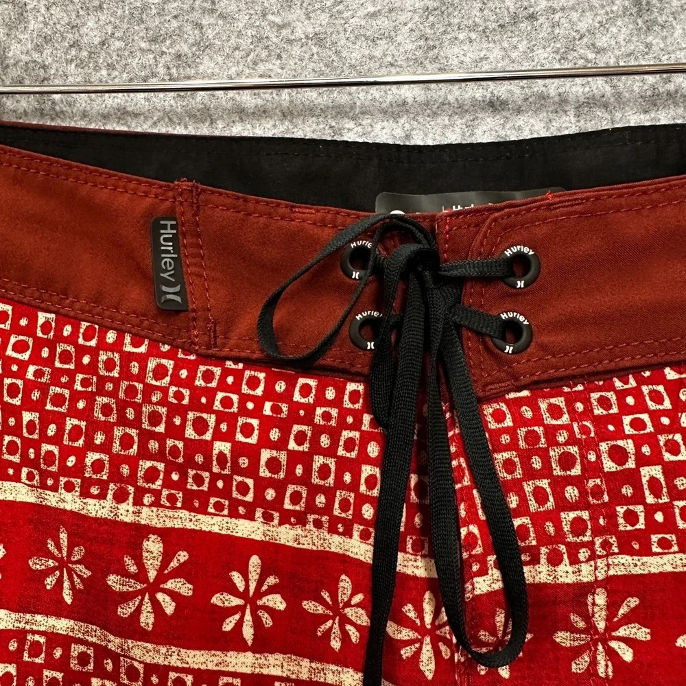 Hurley Boardshorts Mens 31‎ Red Cream Pattern Hurley Leg Logo Y2K Surf Swimwear